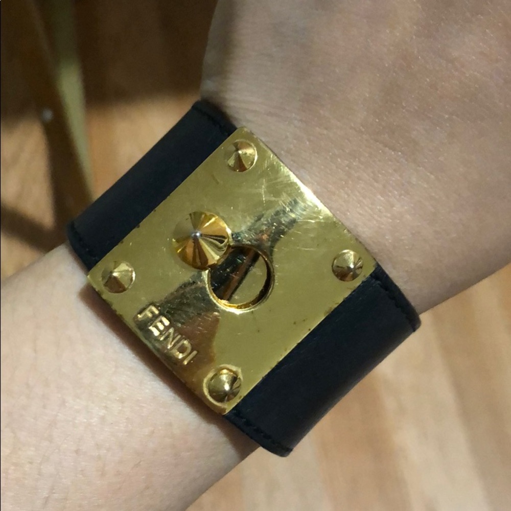 Fendi leather bracelet GWH Pre-loved